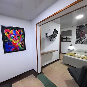 Gran Apartaestudio En Boston - Pensión